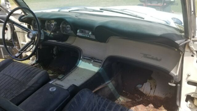 Ford Thunderbird 1961 image number 27