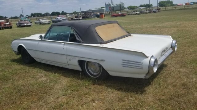 Ford Thunderbird 1961 image number 7