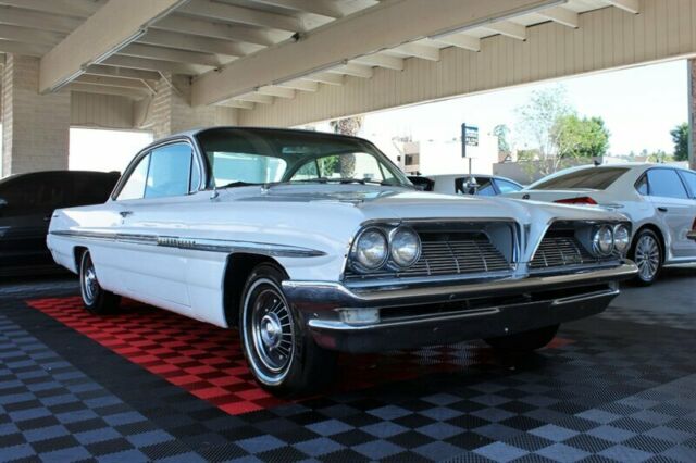 Pontiac Bonneville 1961 image number 0