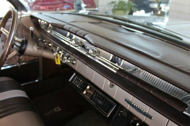 Pontiac Bonneville 1961 image number 22