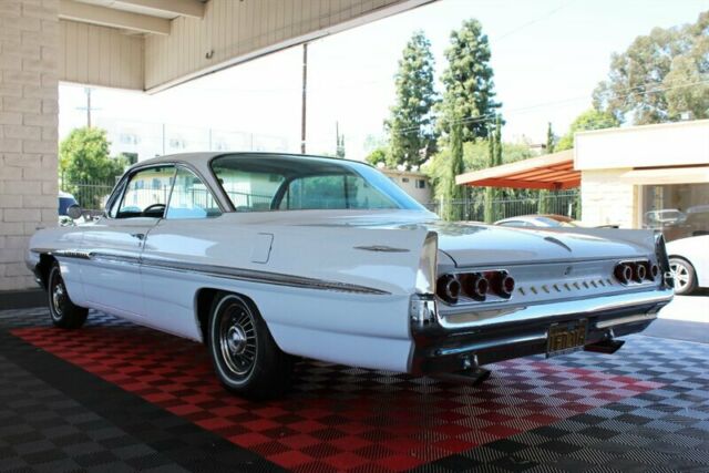 Pontiac Bonneville 1961 image number 28