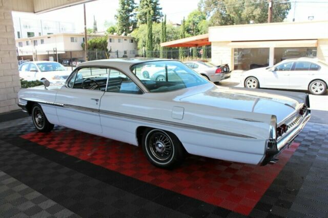 Pontiac Bonneville 1961 image number 29