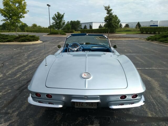 Chevrolet Corvette 1961 image number 29