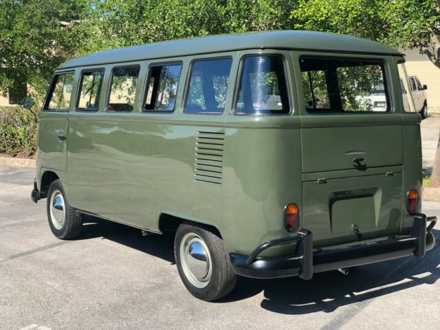 Volkswagen Bus/Vanagon 1967 image number 2