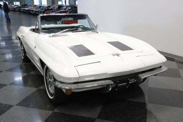 Chevrolet Corvette 1963 image number 18