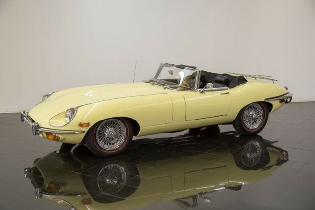 Jaguar E-Type 1969 image number 25