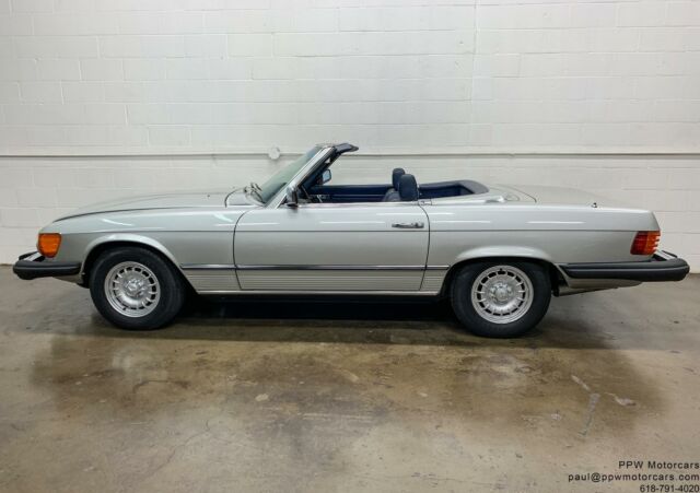 Mercedes-Benz SL-Class 1976 image number 0