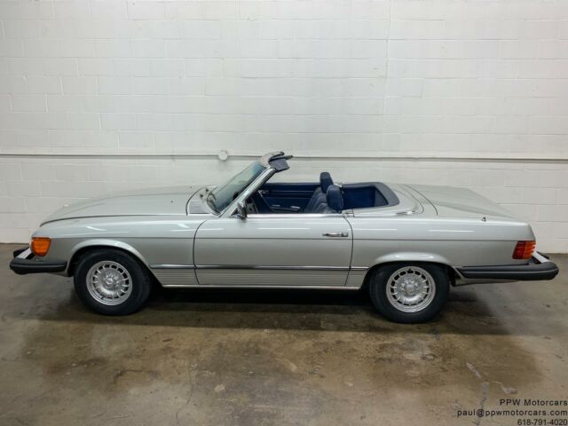 Mercedes-Benz SL-Class 1976 image number 15