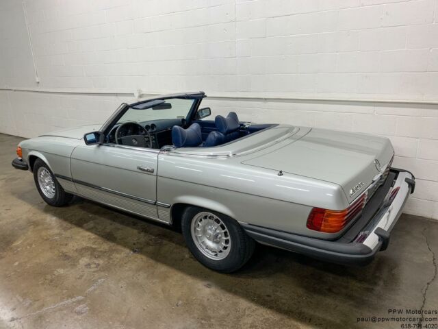 Mercedes-Benz SL-Class 1976 image number 17