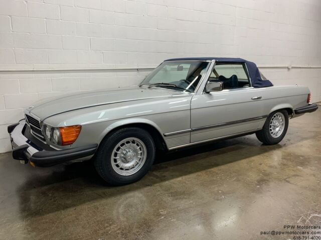 Mercedes-Benz SL-Class 1976 image number 19