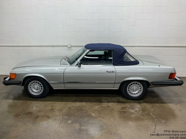 Mercedes-Benz SL-Class 1976 image number 21