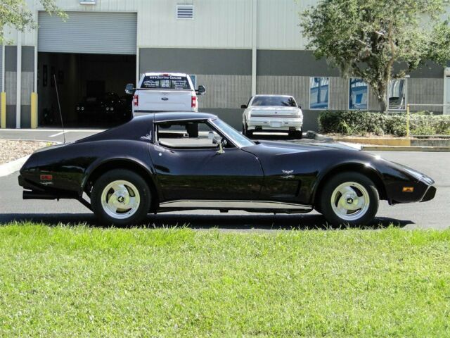 Chevrolet Corvette 1977 image number 11