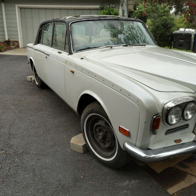 Rolls-Royce Silver Shadow LWB 1972 image number 14