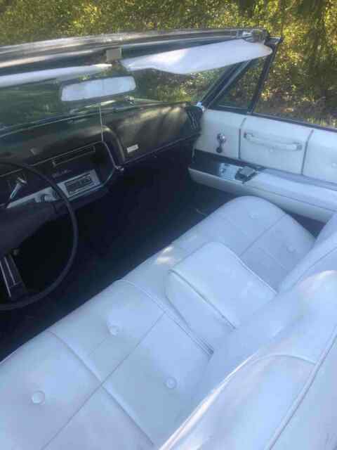 Cadillac DeVille Convertible 1967 image number 22