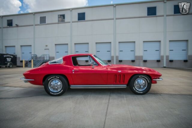 Chevrolet Corvette 1965 image number 28