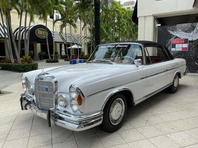 Mercedes-Benz 200-Series 1963 image number 0