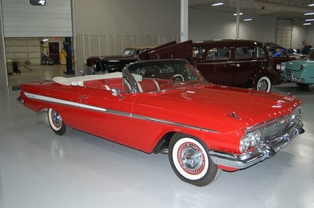 Chevrolet Impala Convertible 1961 image number 1