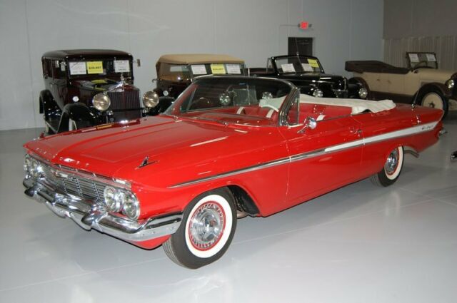 Chevrolet Impala Convertible 1961 image number 2