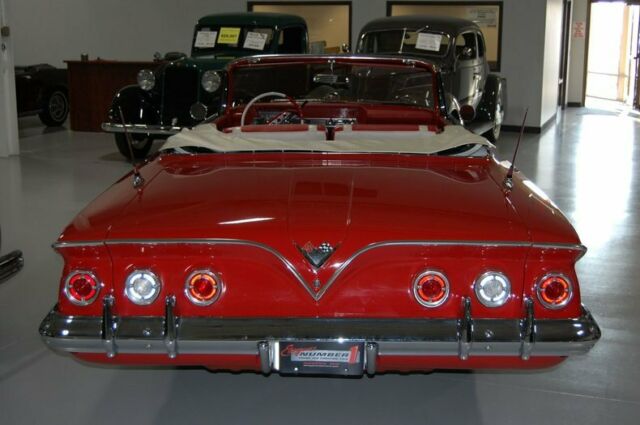 Chevrolet Impala Convertible 1961 image number 26