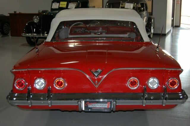 Chevrolet Impala Convertible 1961 image number 29