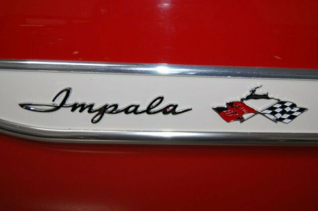 Chevrolet Impala Convertible 1961 image number 32