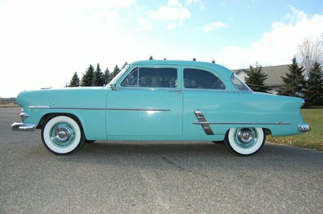 Ford Customline 1953 image number 28