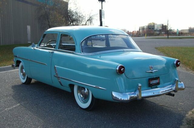 Ford Customline 1953 image number 32