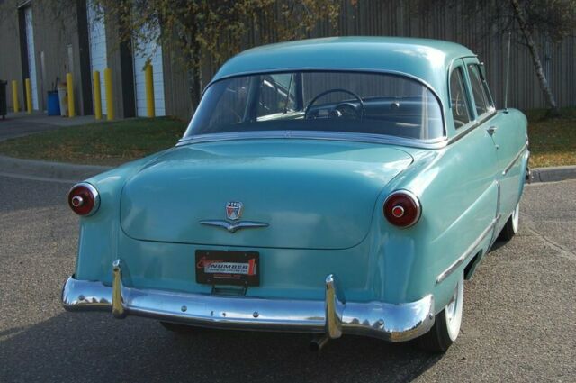 Ford Customline 1953 image number 33