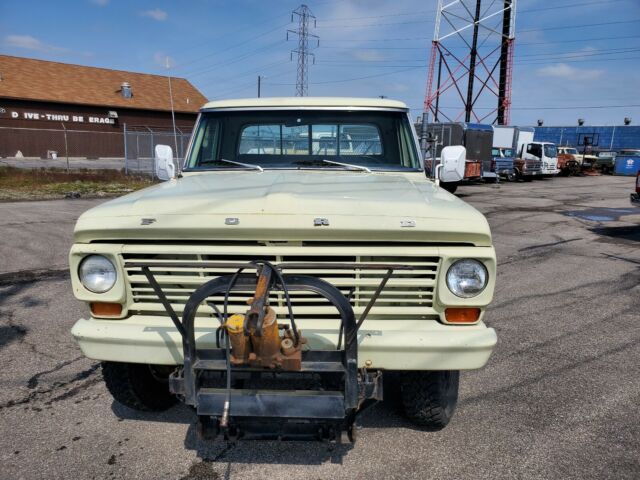 Ford F-250 1969 image number 1