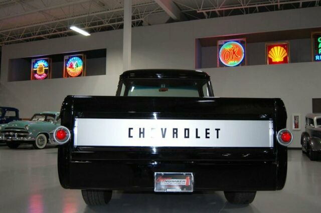 Chevrolet Apache 1959 image number 2