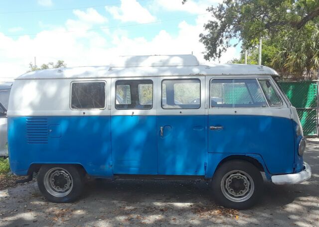 Volkswagen Bus/Vanagon 1965 image number 19