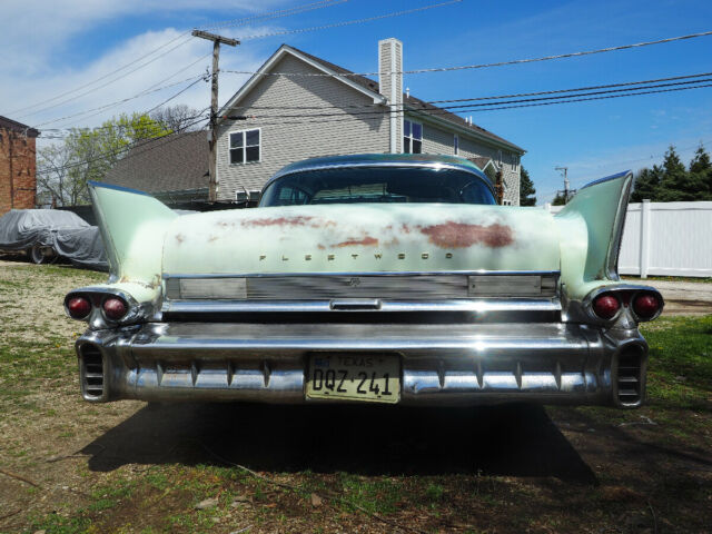 Cadillac Fleetwood 1958 image number 30