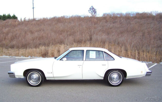 Oldsmobile Cutlass 1977 image number 18