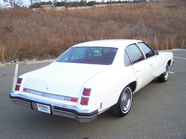 Oldsmobile Cutlass 1977 image number 28