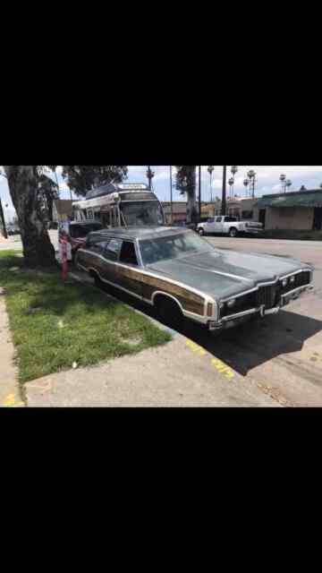 Ford Country Squire 1971 image number 9