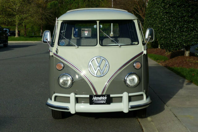 Volkswagen Samba 1964 image number 27