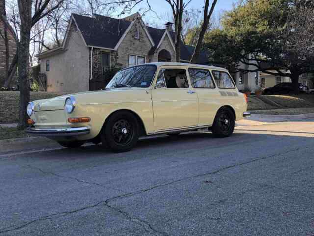 Volkswagen Squareback 1971 image number 12