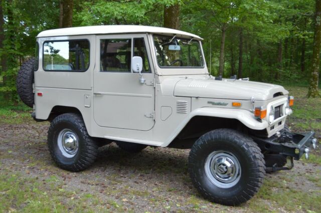 Toyota Land Cruiser 1974 image number 13