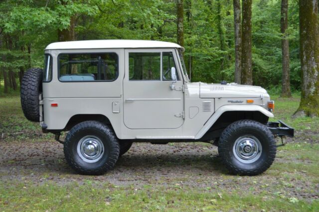 Toyota Land Cruiser 1974 image number 14