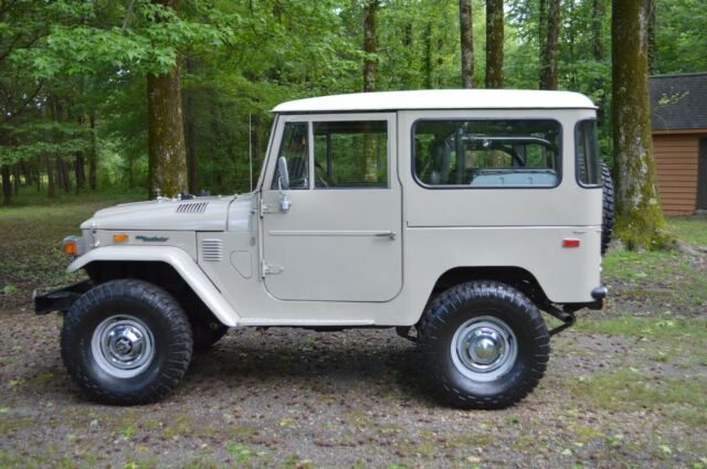 Toyota Land Cruiser 1974 image number 16