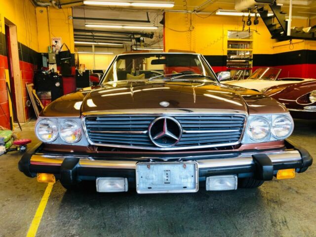 Mercedes-Benz SL-Class 1979 image number 2