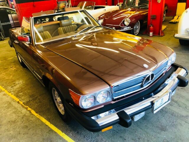 Mercedes-Benz SL-Class 1979 image number 24