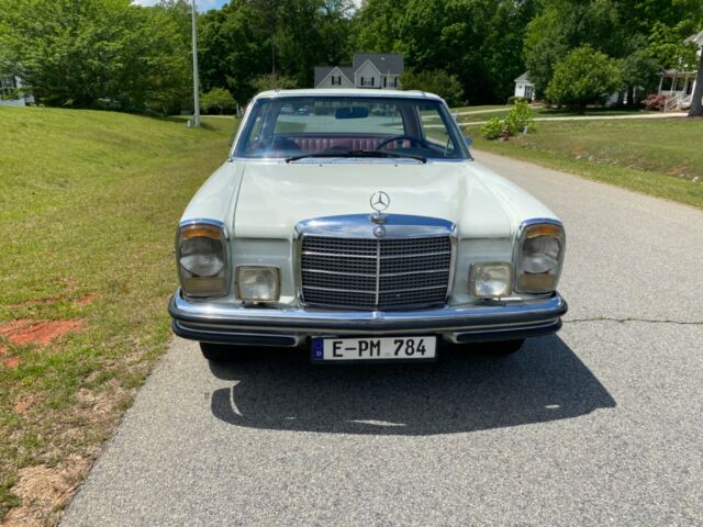 Mercedes-Benz 200-Series 1972 image number 30