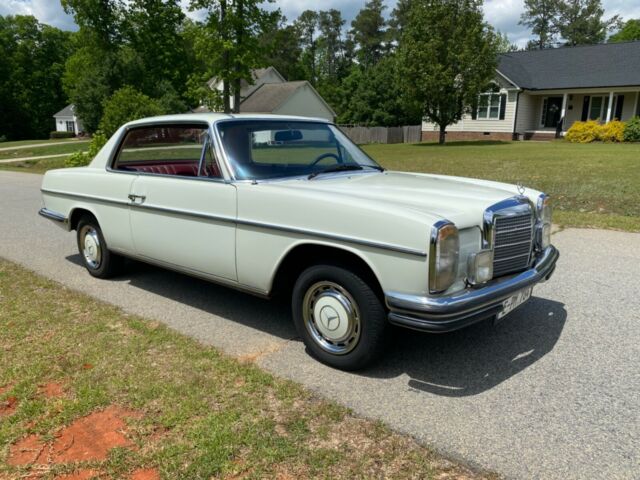 Mercedes-Benz 200-Series 1972 image number 5