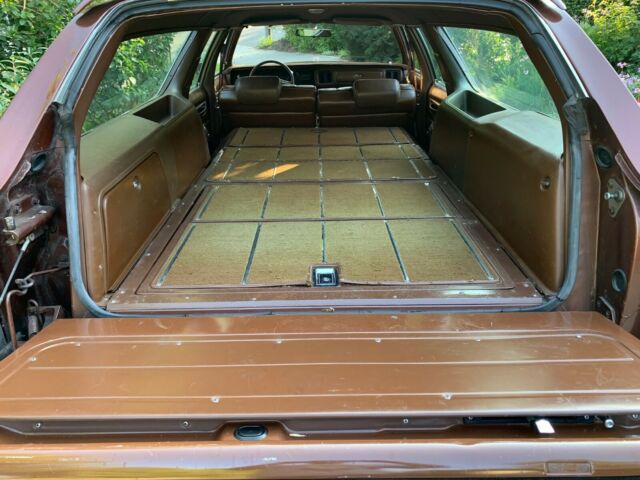 Chrysler Town & Country 1977 image number 38