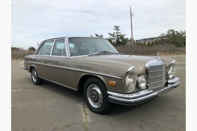 Mercedes-Benz 300-Series 1971 image number 25