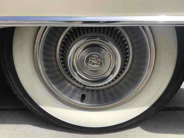 Cadillac Coupe Deville 1963 image number 17