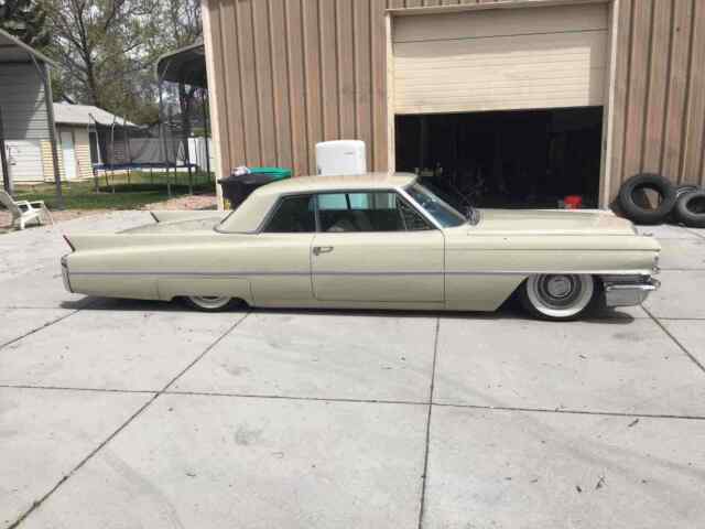 Cadillac Coupe Deville 1963 image number 27