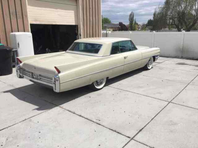 Cadillac Coupe Deville 1963 image number 30