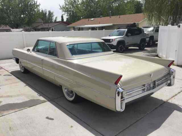 Cadillac Coupe Deville 1963 image number 31